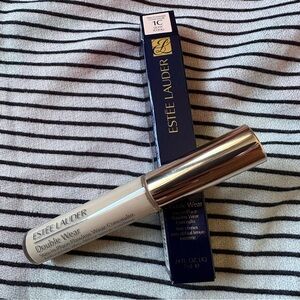 Estée Lauder Double Wear Stay in Place Flawless Wear concealer - 1C Light Cool